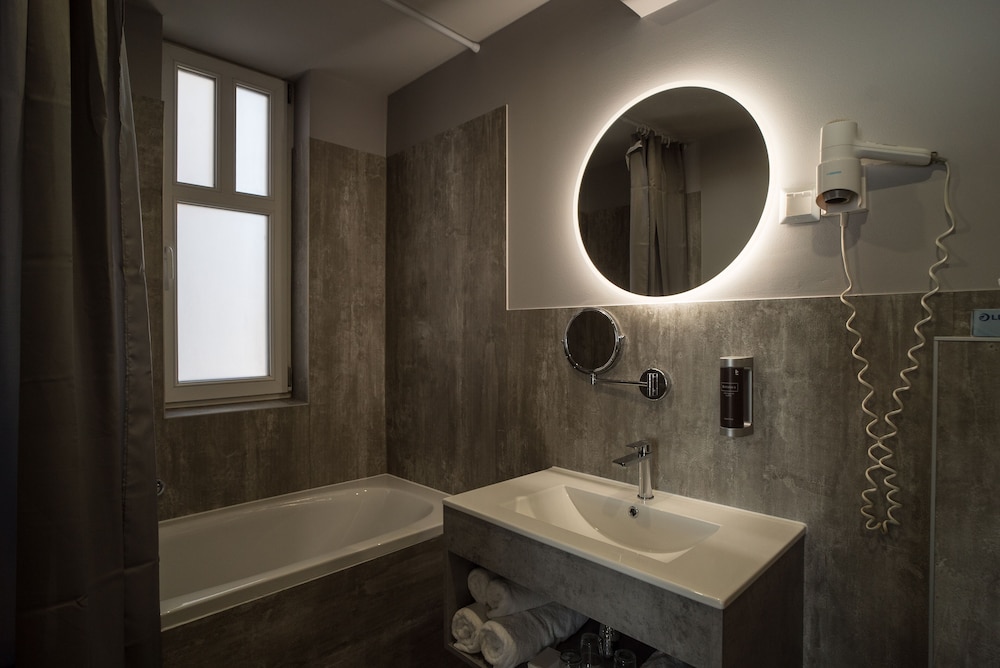 CIVITAS BOUTIQUE HOTEL 60/79