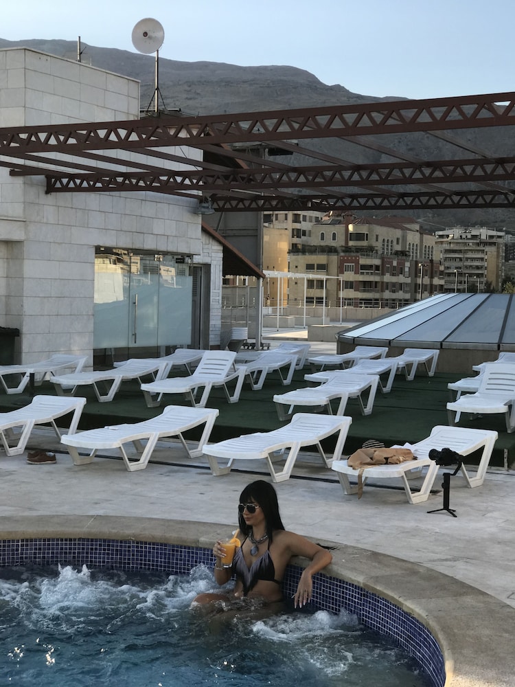 DELORA HOTEL AND SUITES 29/65