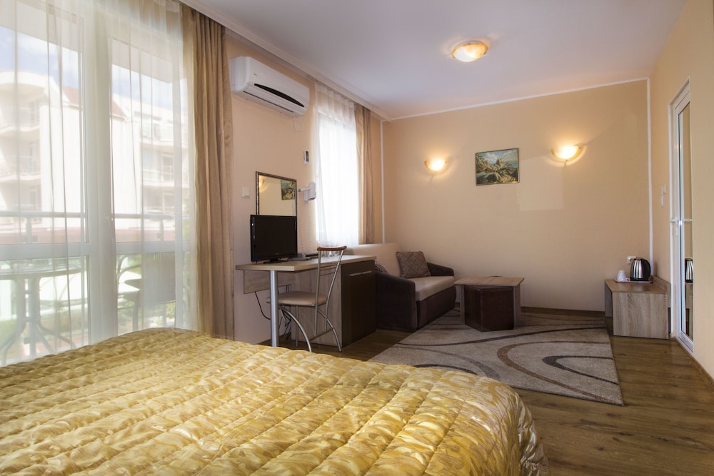 FAMILY HOTEL VENERA 28/48