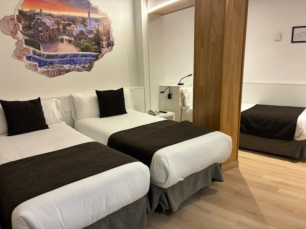 Interior, Twin Beds, Murphy Bed, with Extra Bed