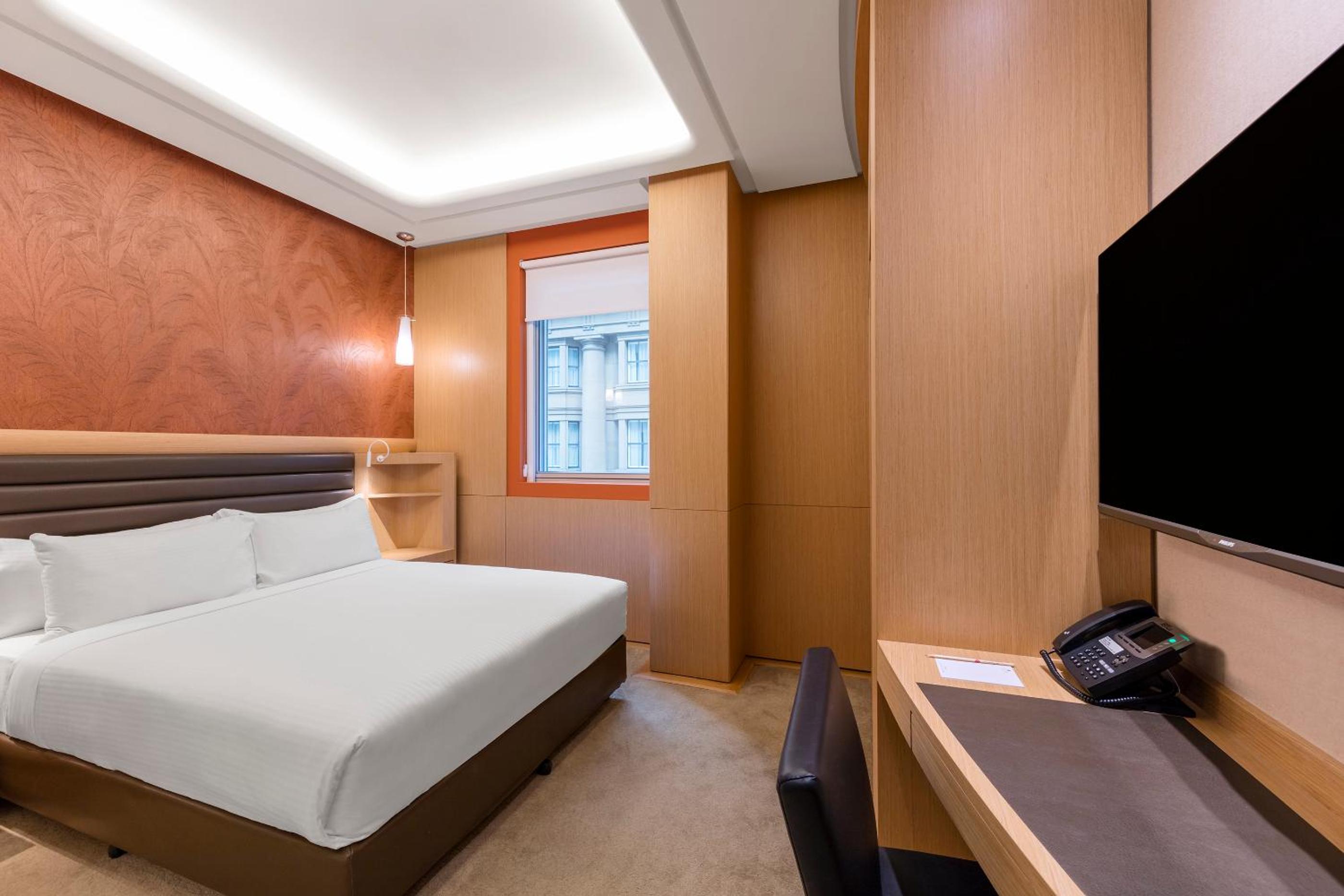 Superior, King Bed, Queen Bed