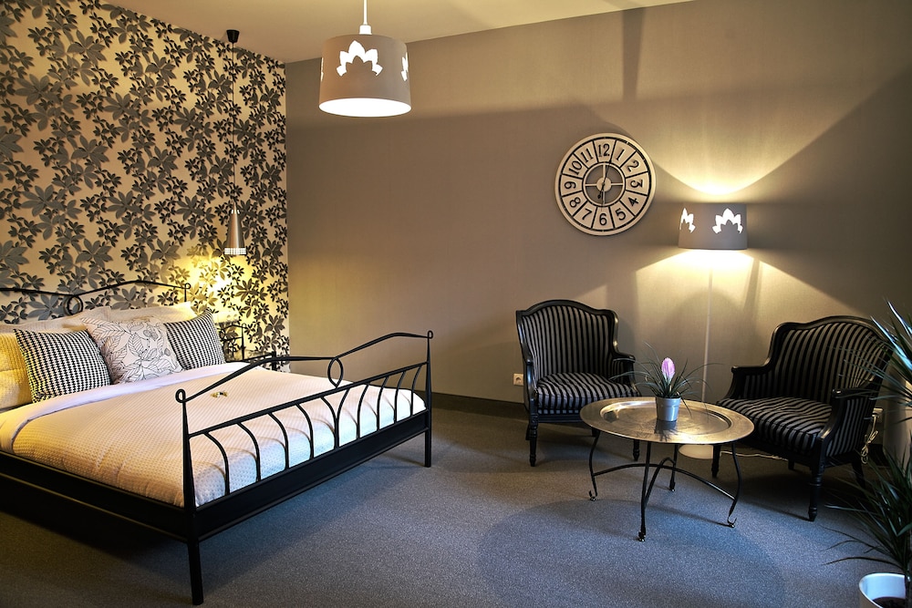 Moon Garden Art Hotel 40/70