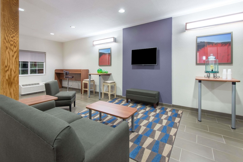 Microtel Inn And Suites By Wyndham Cadiz 12/24