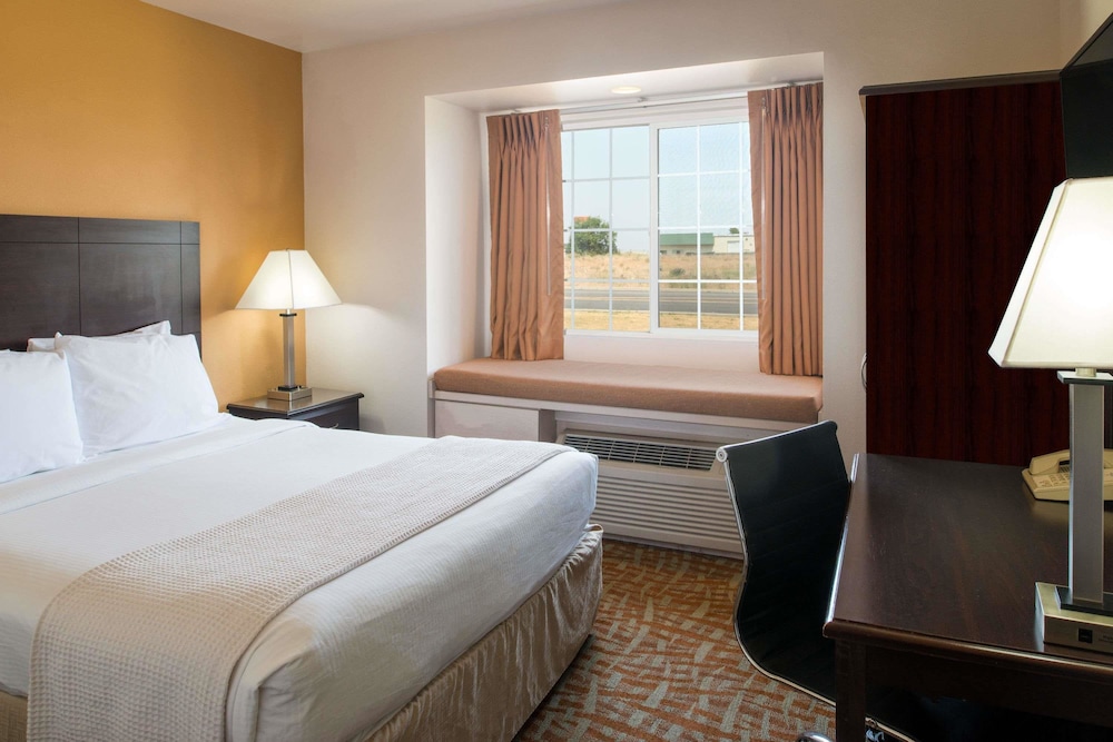 Days Inn & Suites By Wyndham Spokane Airport Airway Heights 16/41