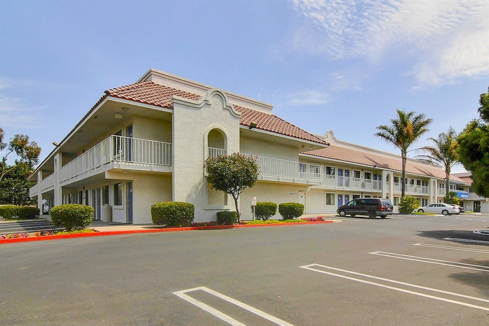 Motel6 Santa Maria, CA - North 6/43