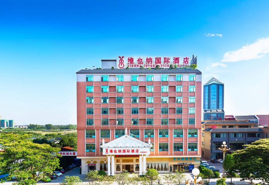 Vienna International Hotel (Dongguan Mayong Central Avenue) 1/49