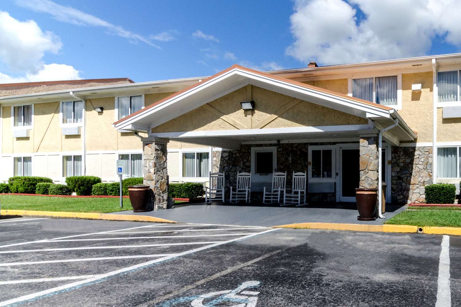 Rodeway Inn & Suites Jacksonville Near Camp Lejeune 47/51