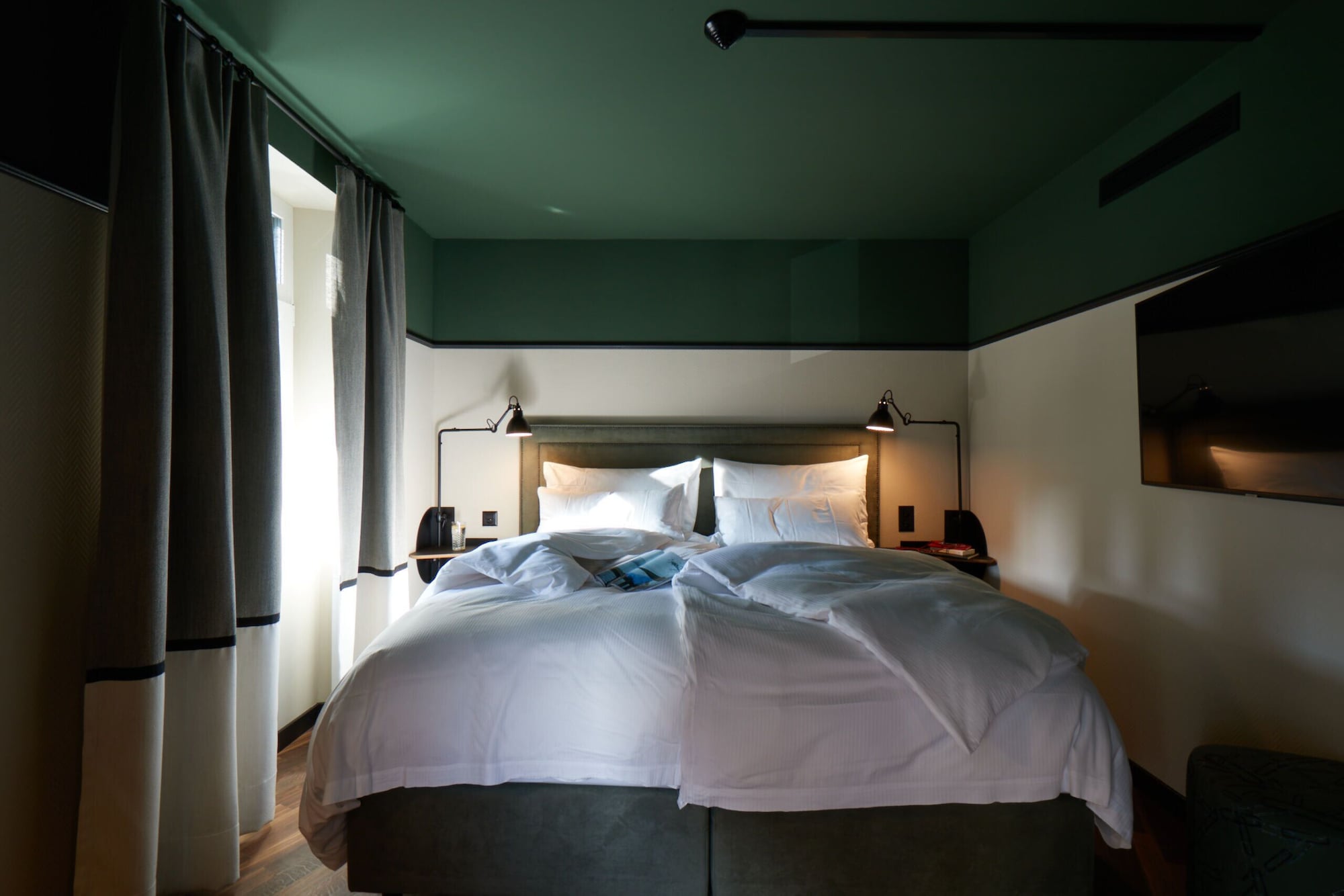 DELUXE, DOUBLE BED