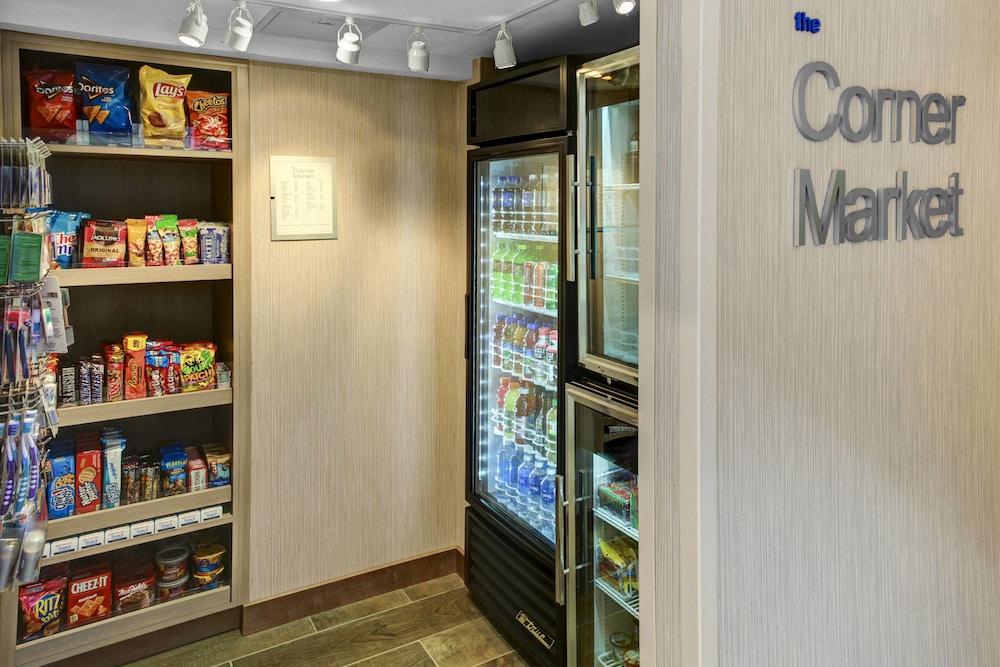 Fairfield Inn And Suites Cape Cod Hyannis 23/38
