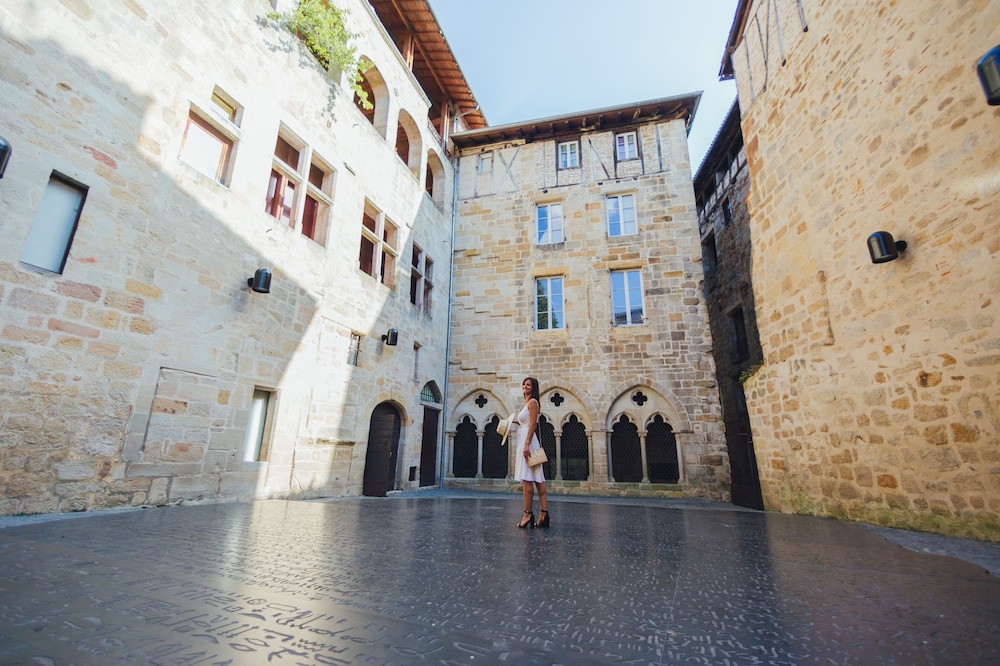 Mercure Figeac Viguier Du Roy 57/63