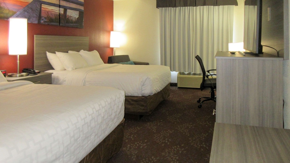 Clarion Pointe Evansville North 5/35