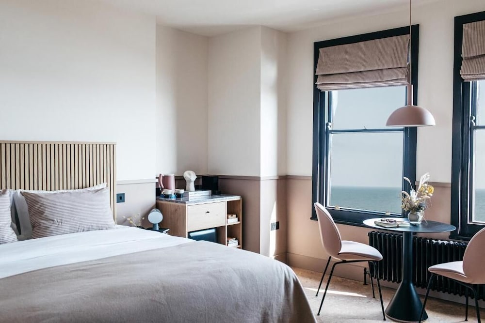 Port Hotel Eastbourne 20/58