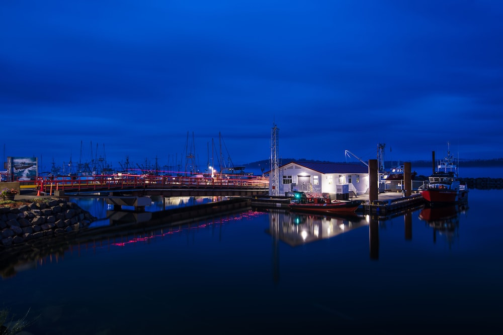 Coast Discovery Inn and Marina 47/50