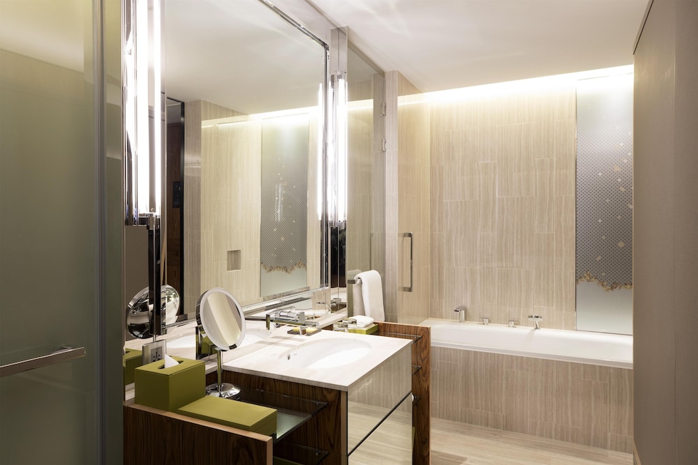 Hyatt Regency Bangkok Sukhumvit 76/76