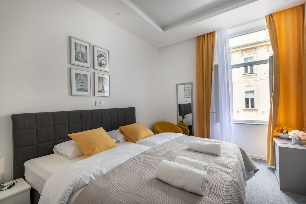 Tesla Boutique Apartments & Rooms 8/50