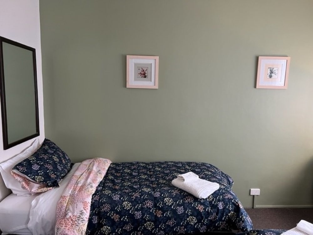 RIVERBANK PARK MOTEL 63/63