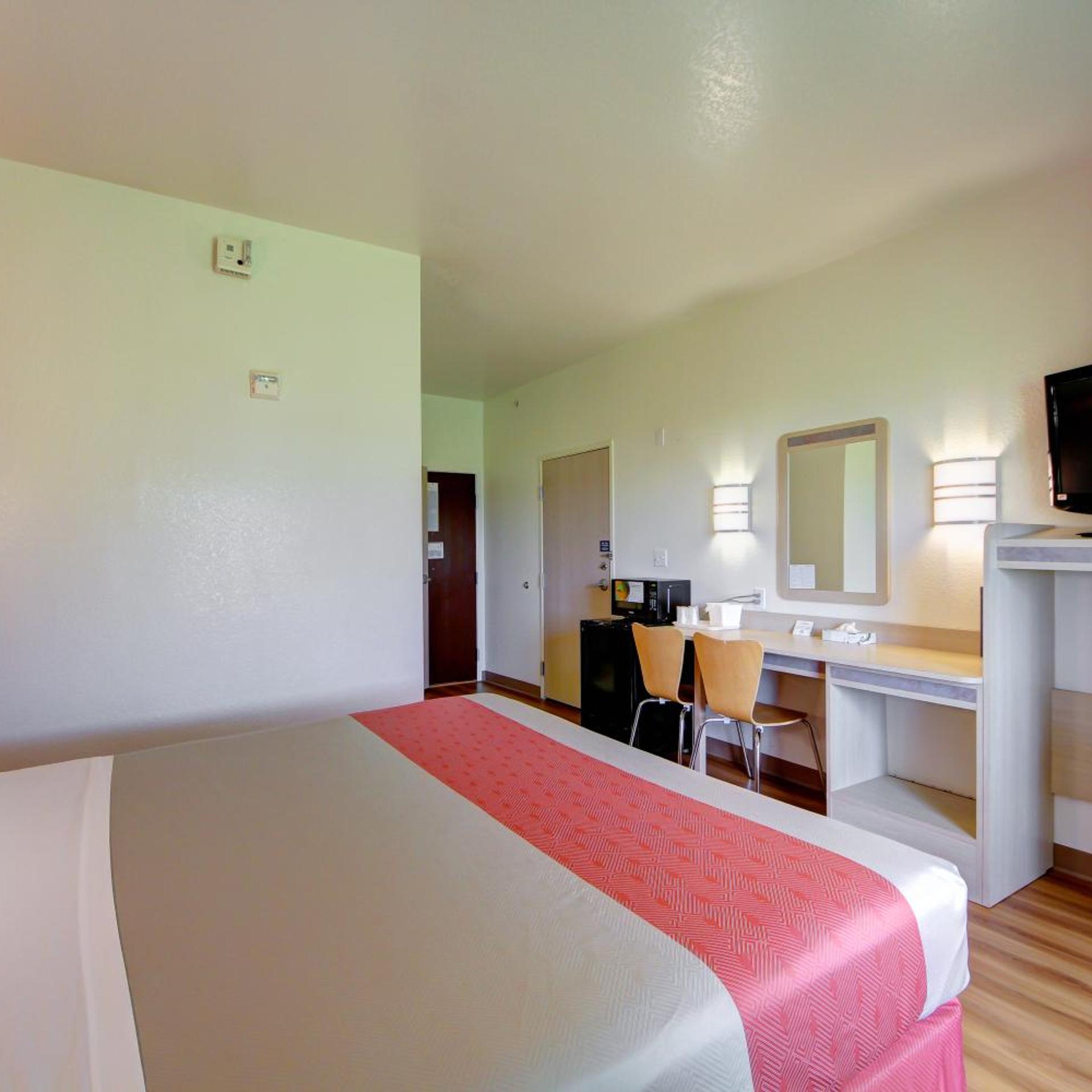غرفة بسرير كينج، Motel6 El Reno, OK 5/10