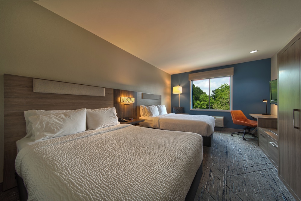 Holiday Inn Express Hotel And Suites Cleveland 16/55