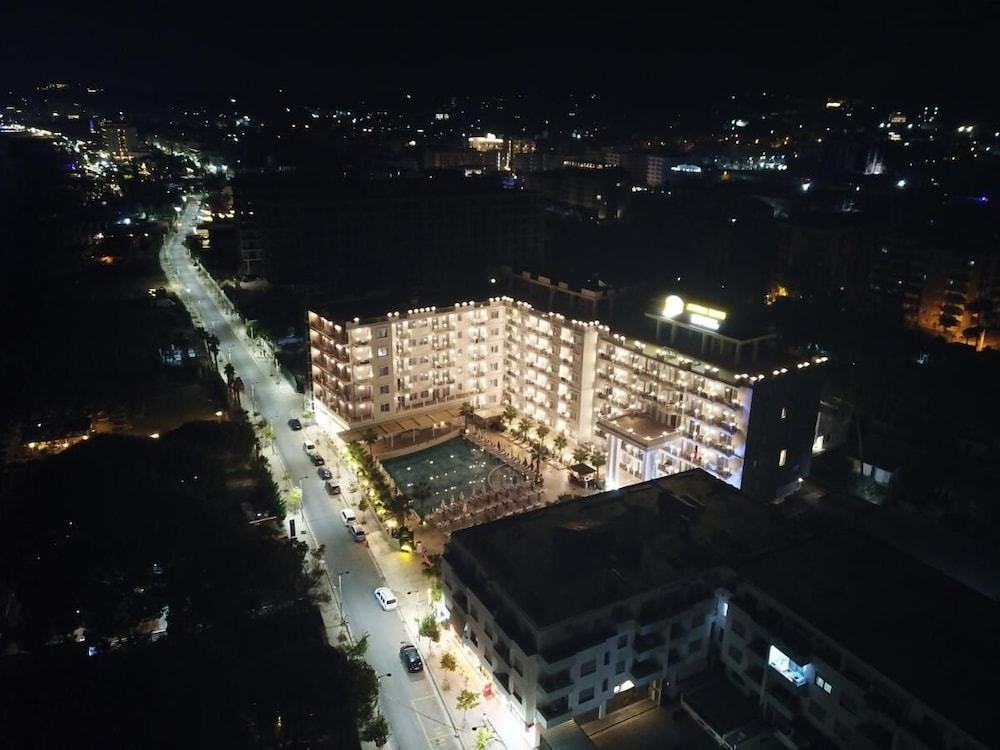 Amelia Mare Hotel in Golem