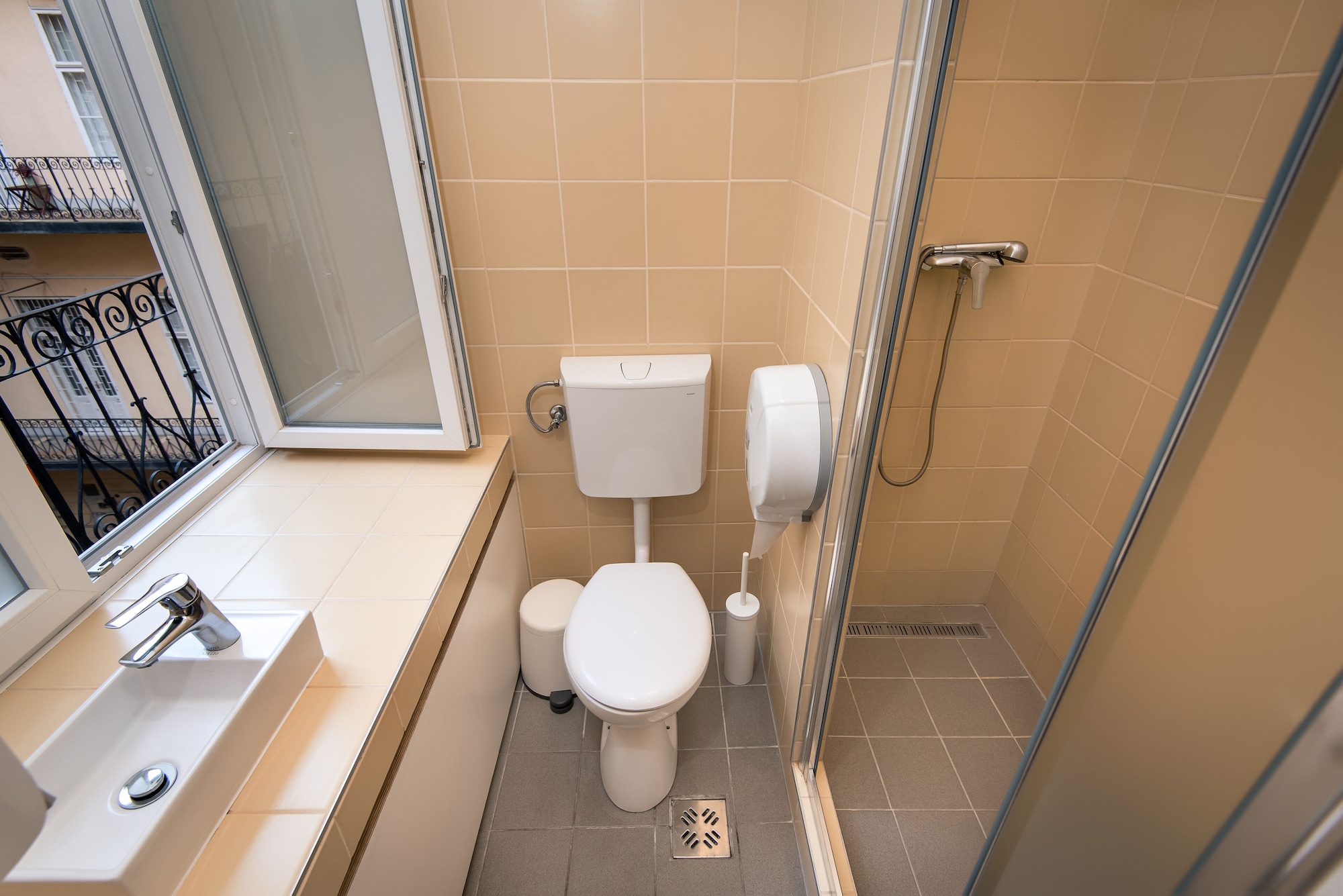 CAPSULE, STYLE, 8 BEDS, PRIVATE BATHROOM