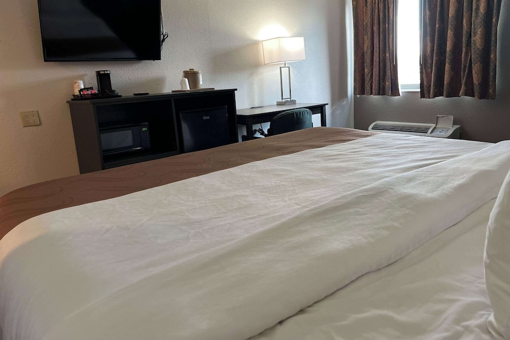 Quality Inn & Suites Louisville East 4/28