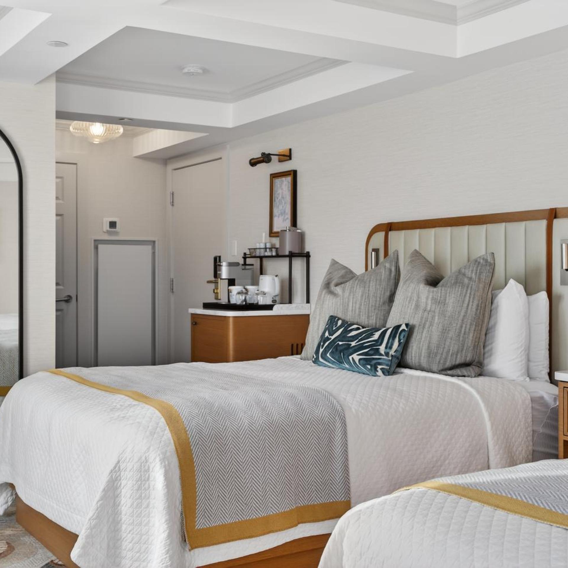 Room, Quadruple