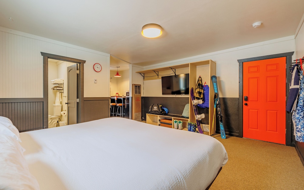 THE RED LODGE INN 16/50