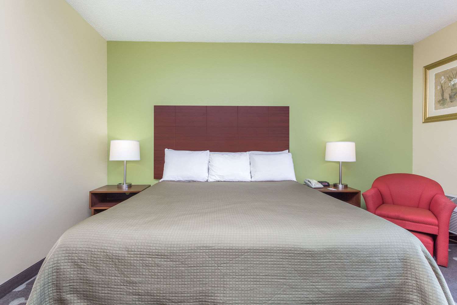 Howard Johnson By Wyndham Athens 7/13