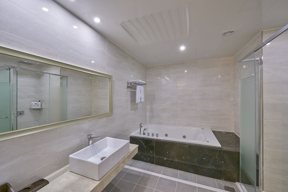 Dubai Hotel Gwangju 41/44