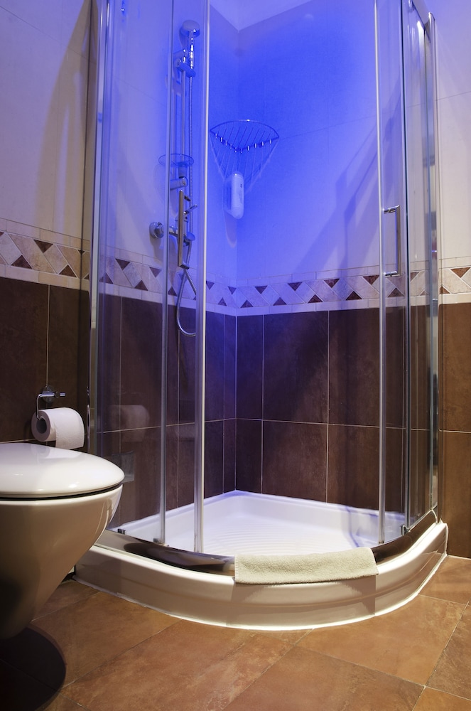 Dolce Vita Suites Hotel 28/48