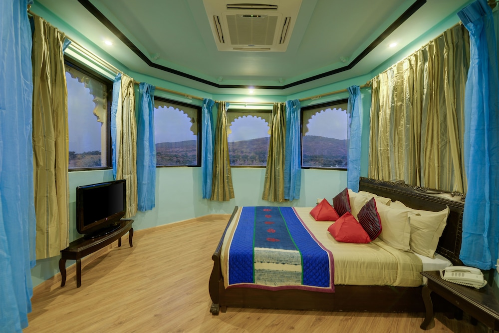 juSTa Lake Nahargarh Palace 7/28