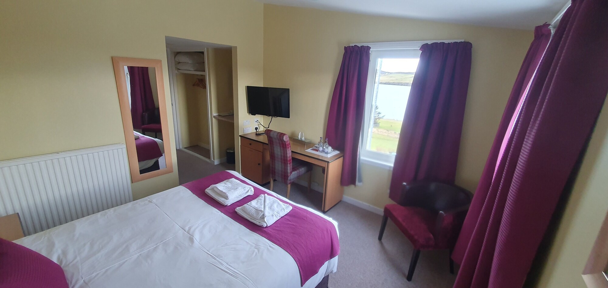 Superior, Double Bed, Brae Hotel 3/10
