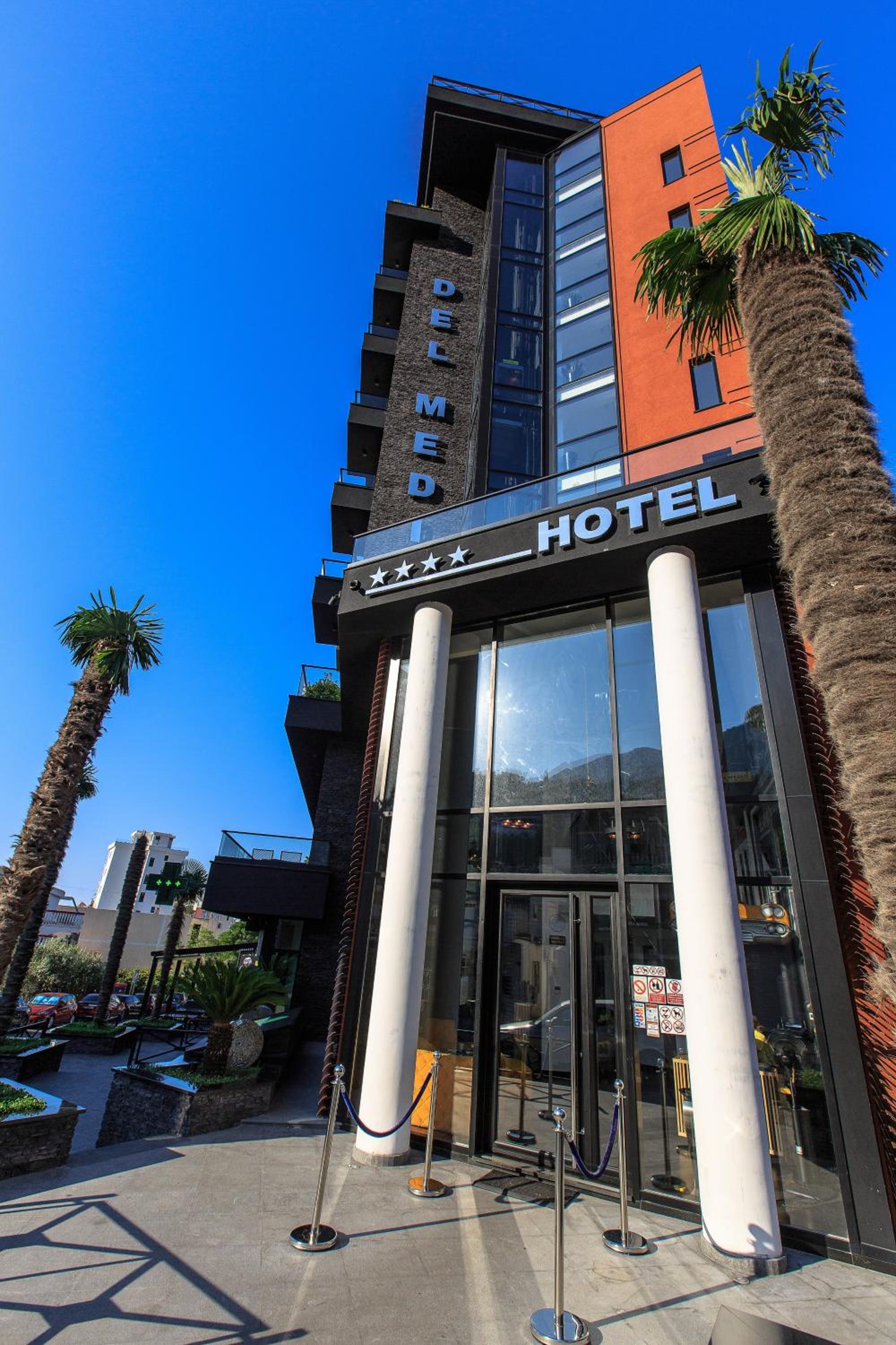 Hotel Del Medio 3/24