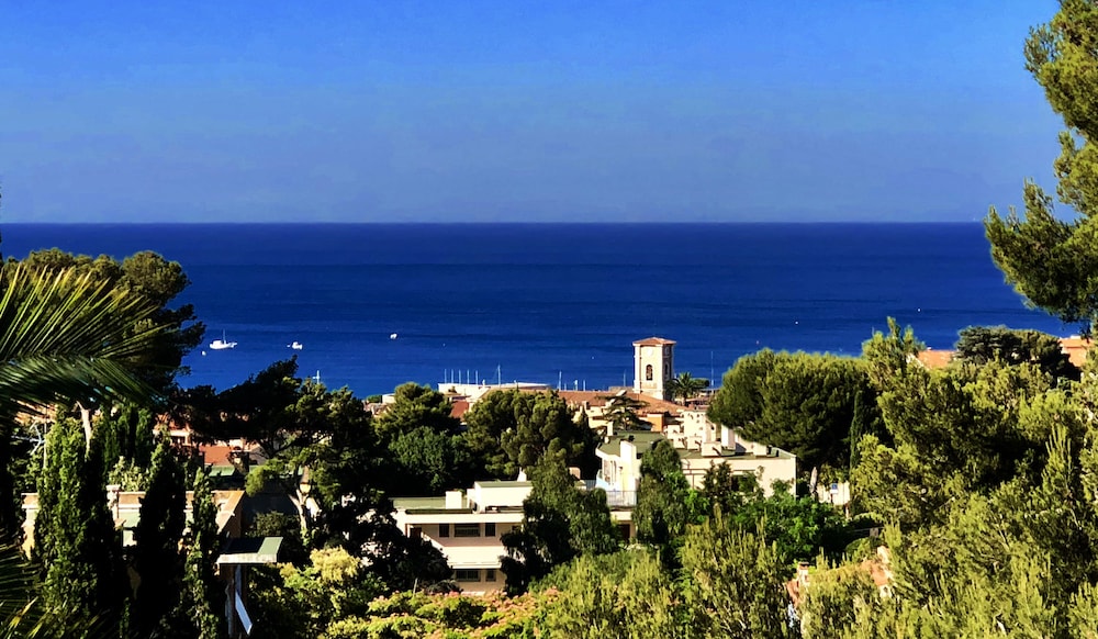 The Address Cassis 26/40