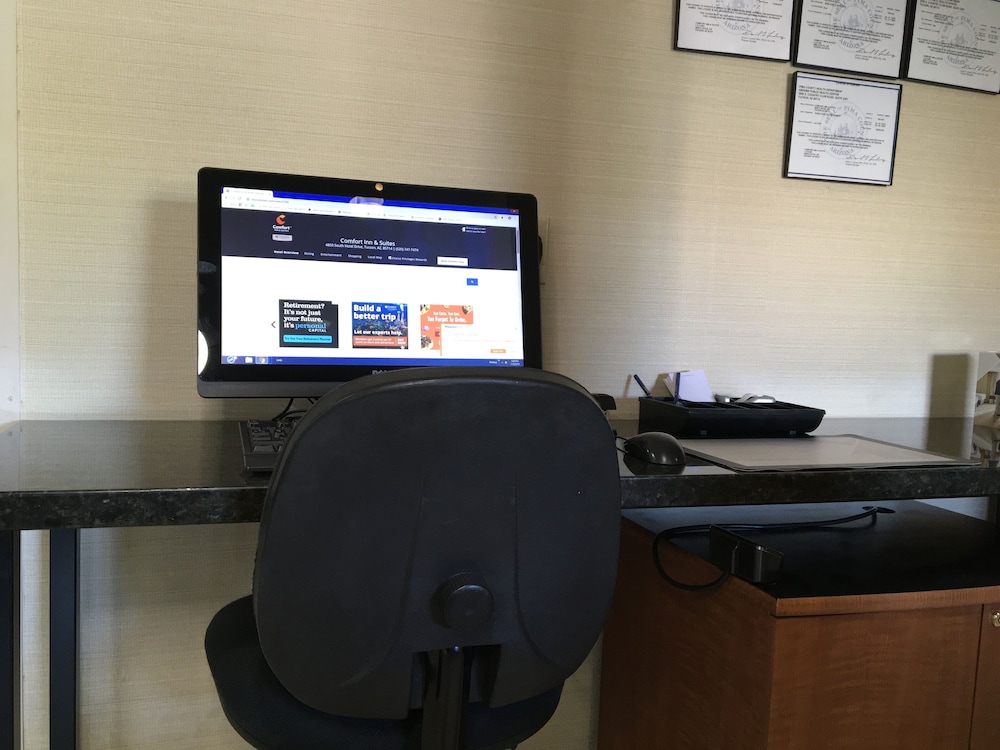 Comfort Inn & Suites Near Kino Sports Complex 49/58