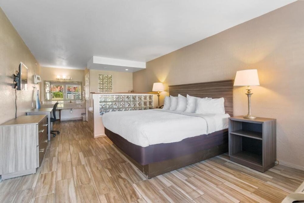 Vero Beach Inn & Suites 15/79