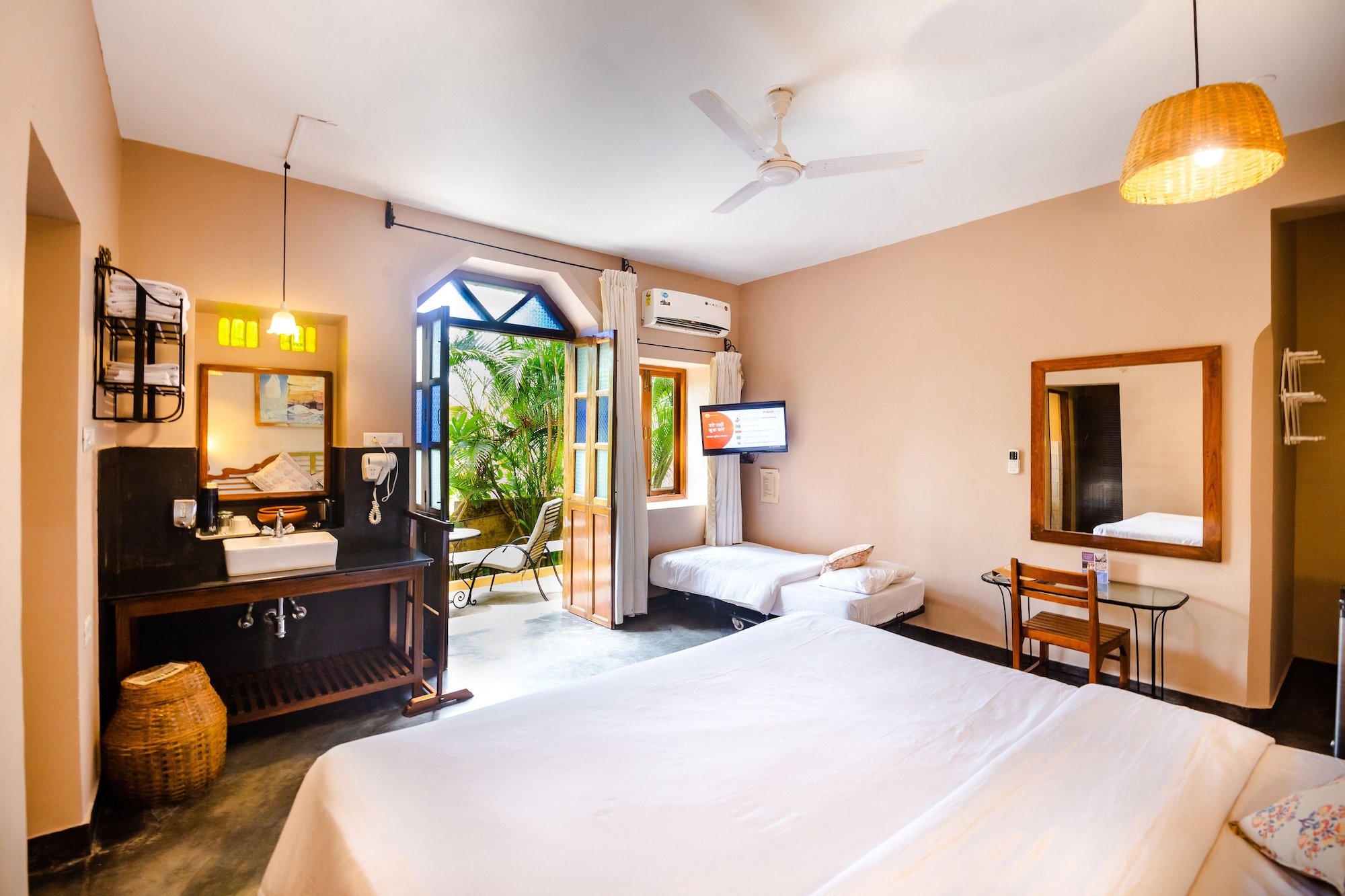 غرفة تنفيذية بسرير كينج بشرفة، Fiesta Beach Resort 3/8