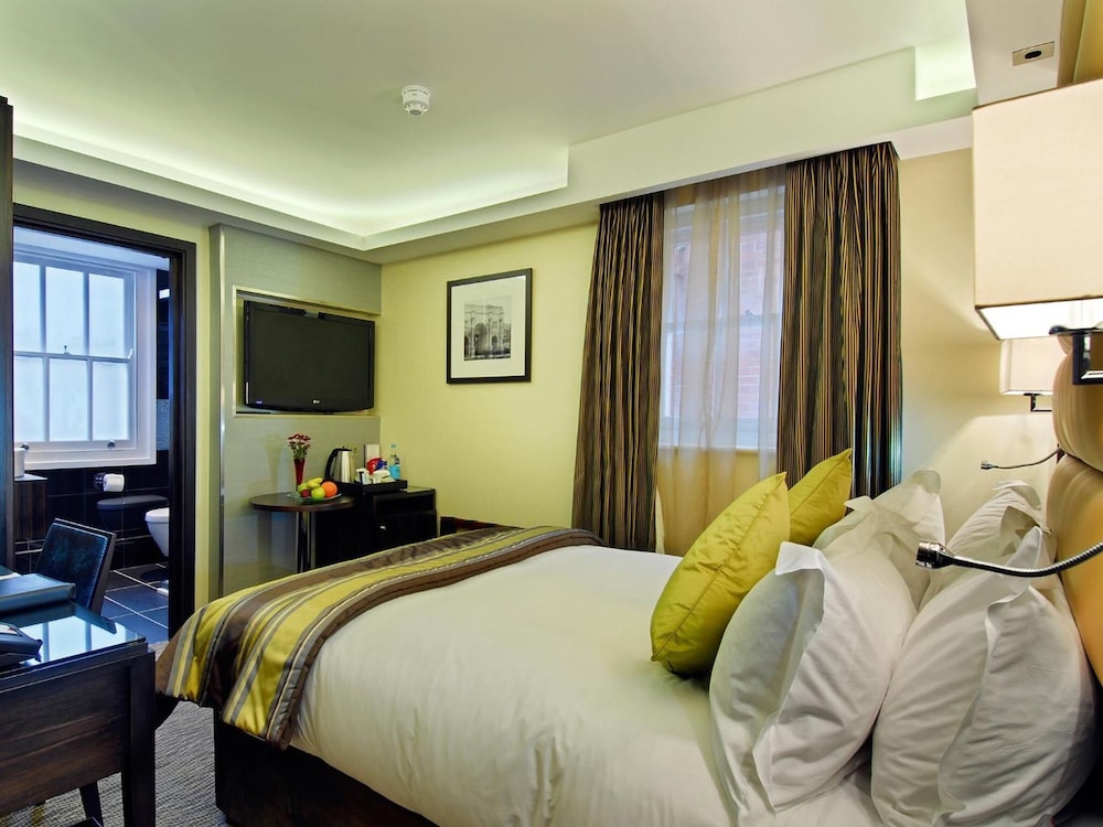 Park Grand Mayfair 10/40