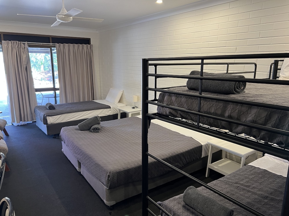 Albert Park Motor Inn 25/63