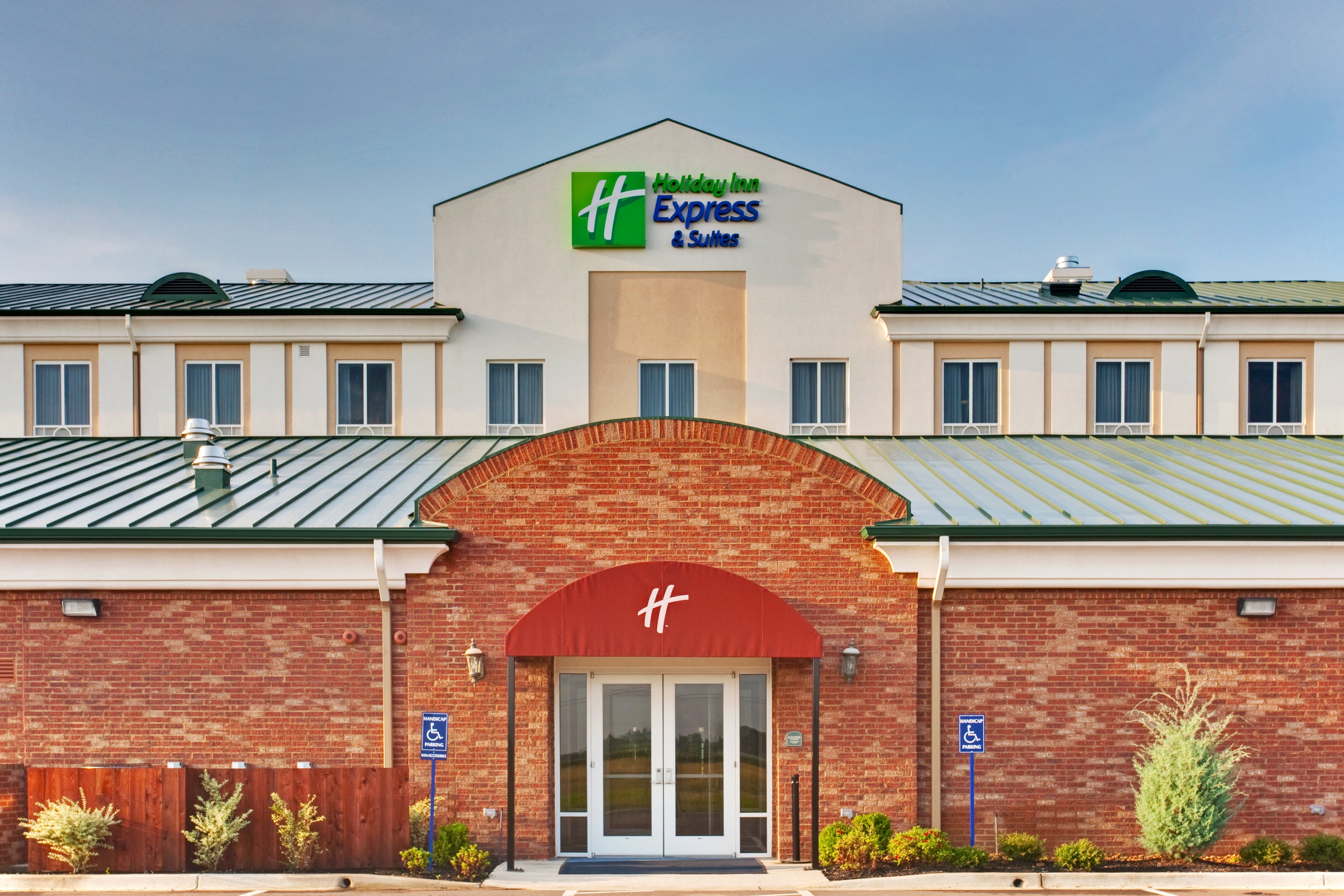 Holiday Inn Express Hotel & Suites Millington-Memphis Area 4/31
