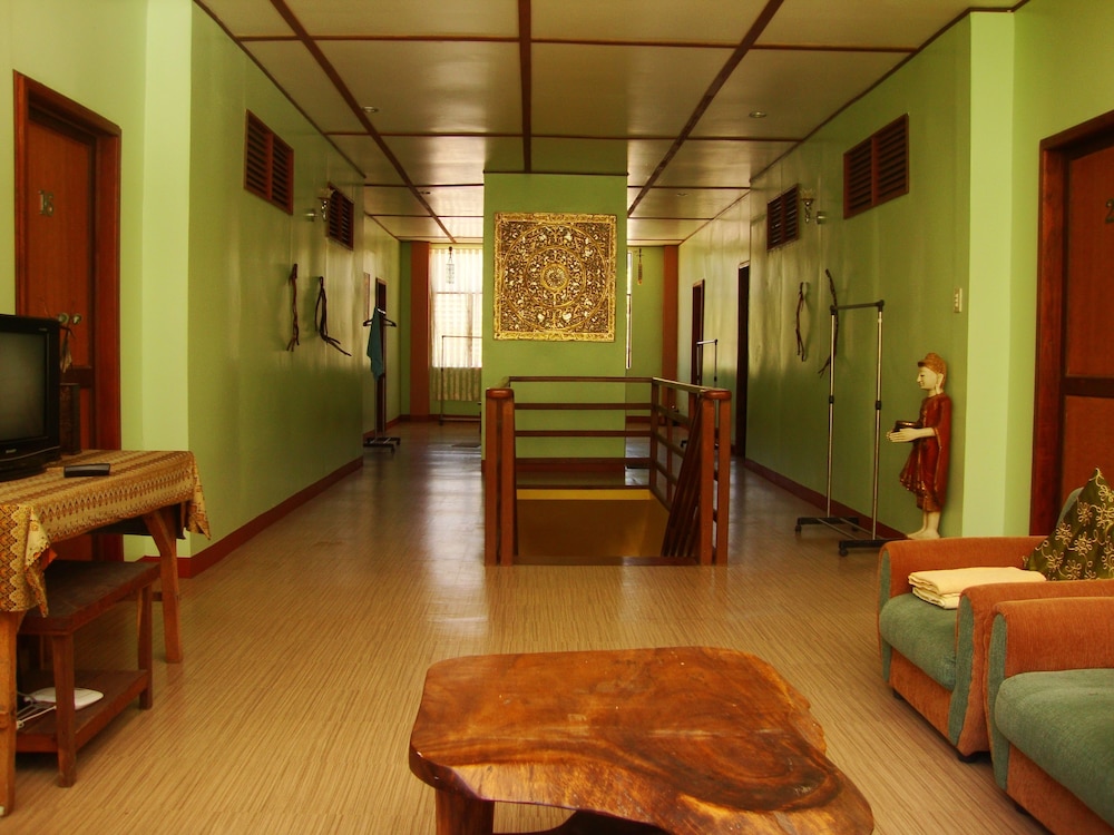 Lolo Oyong Pension House 32/39