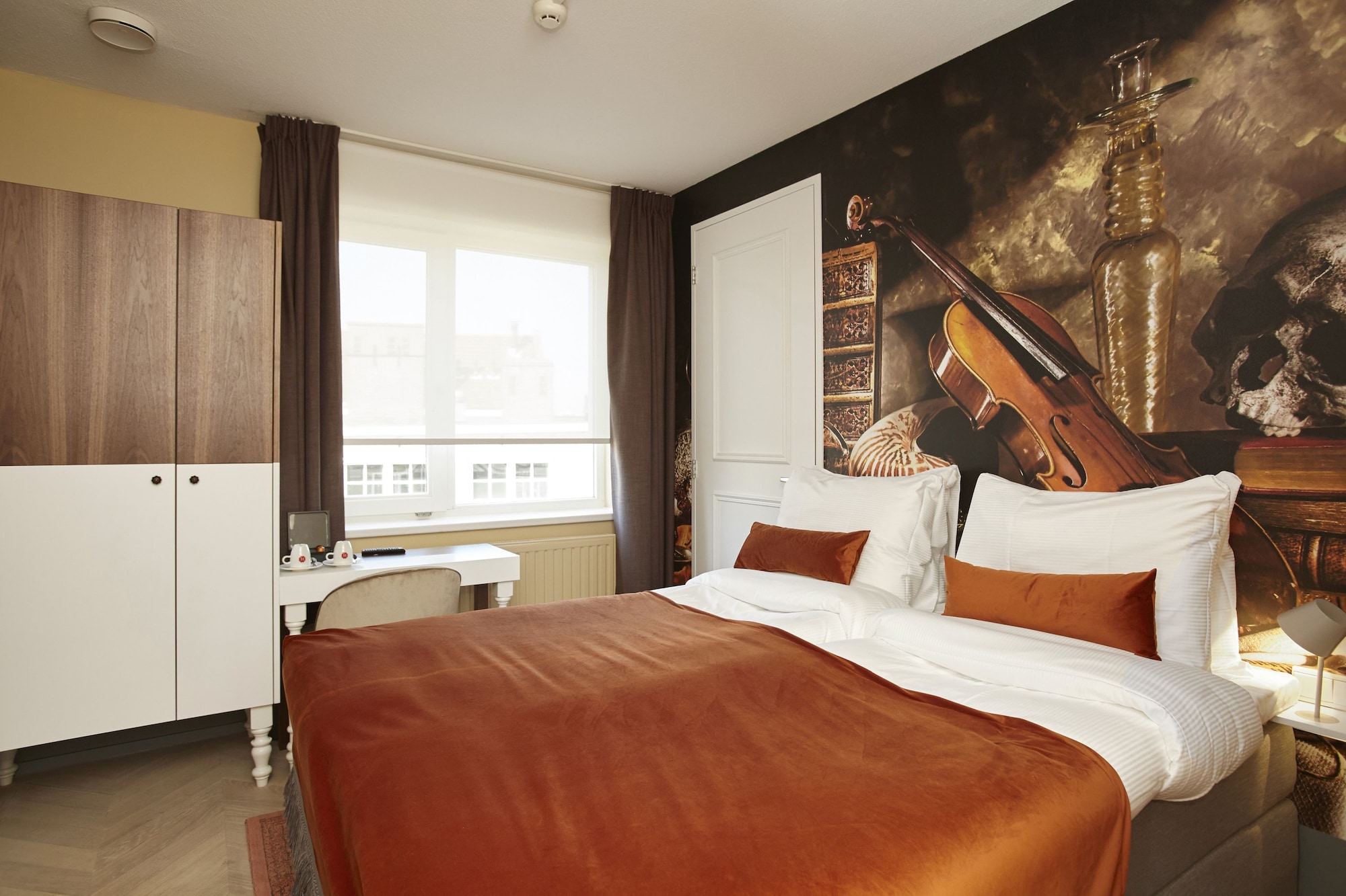 ROOM, TWIN BEDS, SMALL