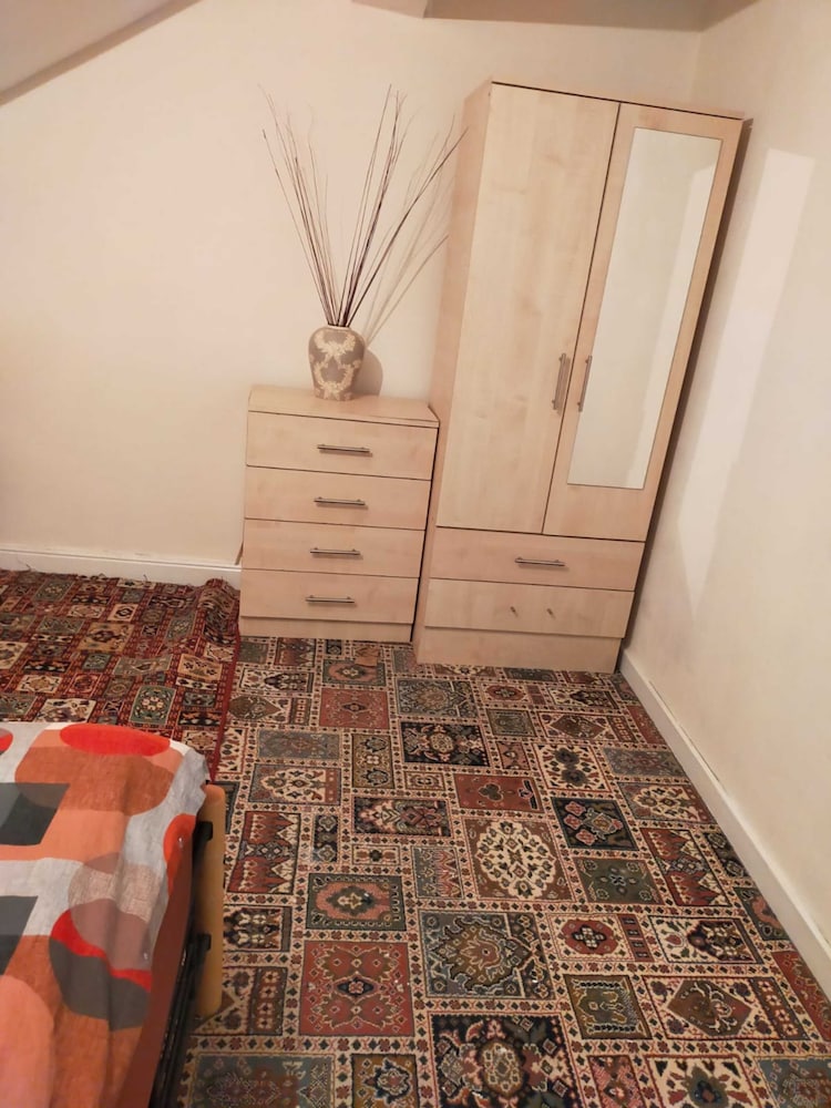 Paradise Apartment- Female Only 11/16