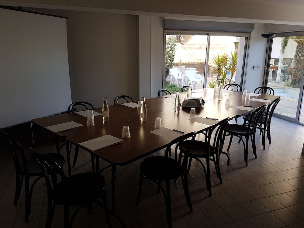 Adonis Arc Hotel Aix 56/68