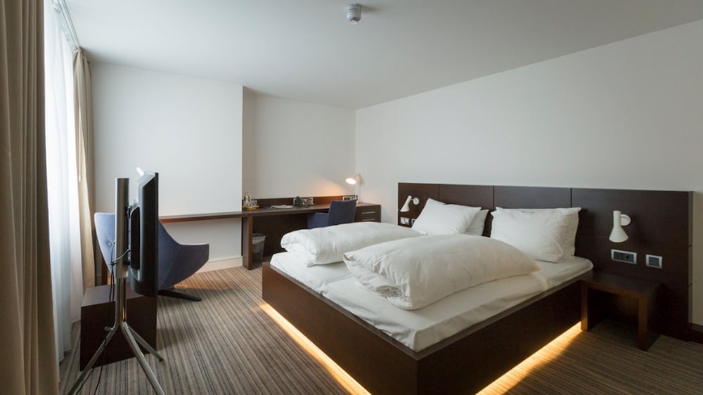 ALTERA HOTEL 8/33