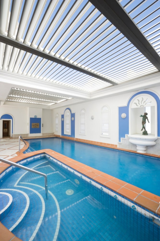 Phoenician Resort 25/51