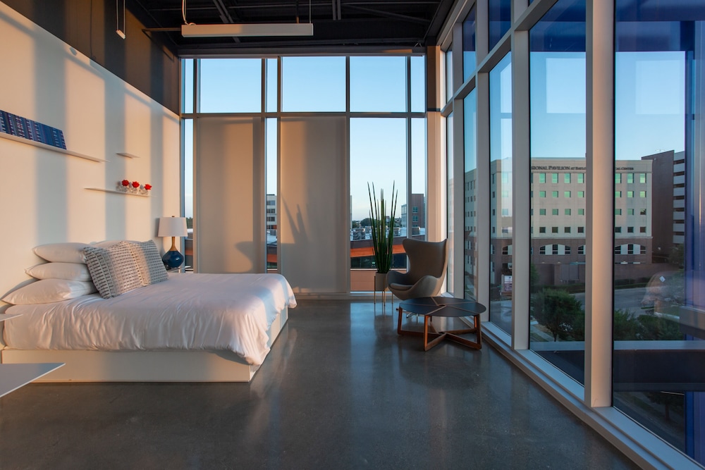 Hotel Revel 23/48