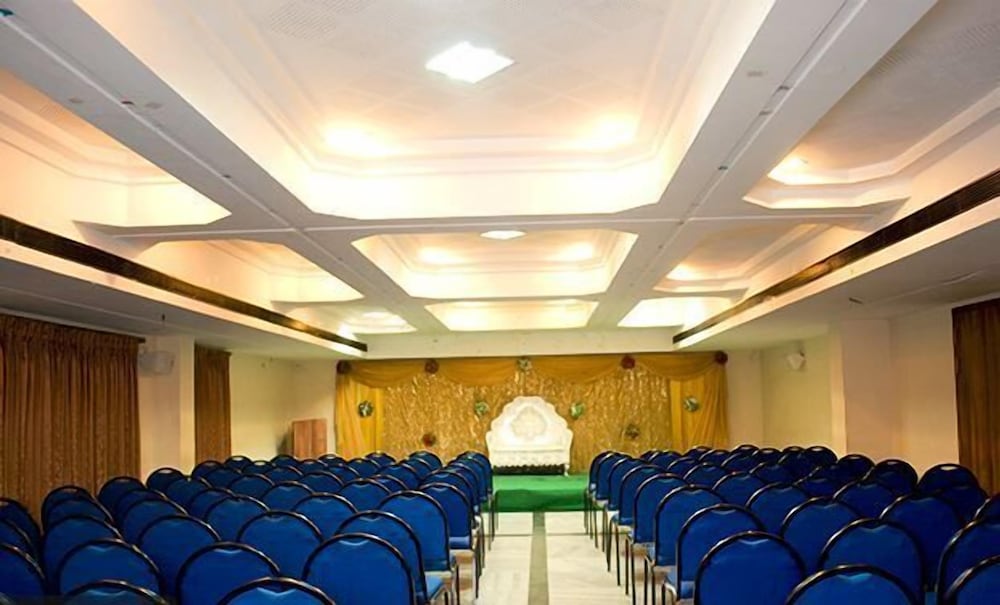 HOTEL RAJADHANE 47/53
