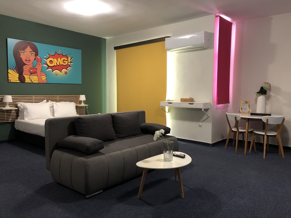 Connect Suites 23/48