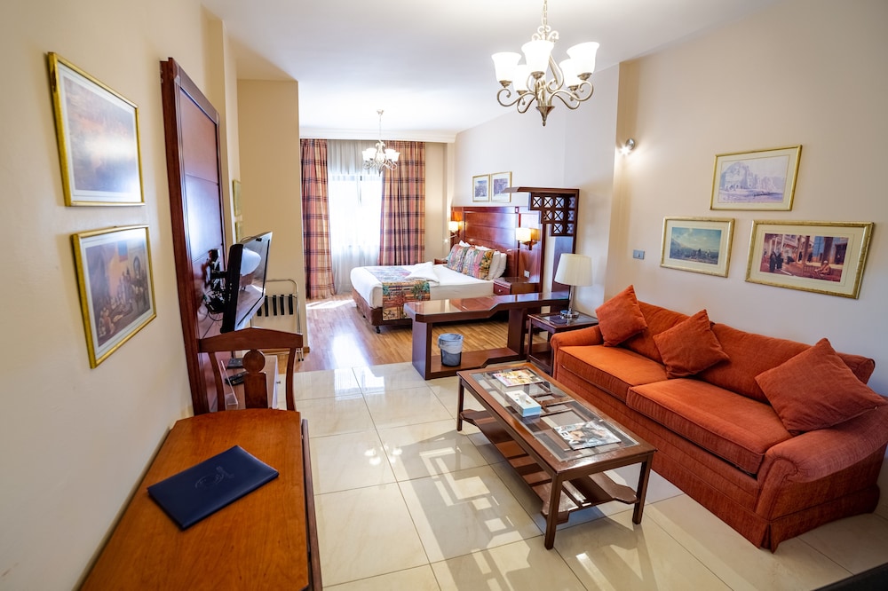 Comfort Hotel Suites 22/48